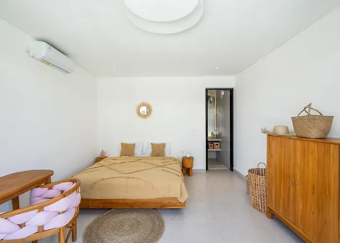 New! Odeon - 5br In Pererenan チャングー